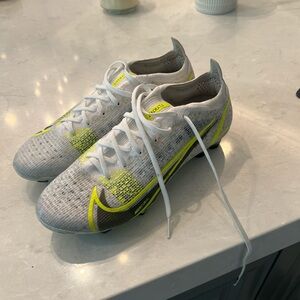 nike flynit cleats -women’s 7